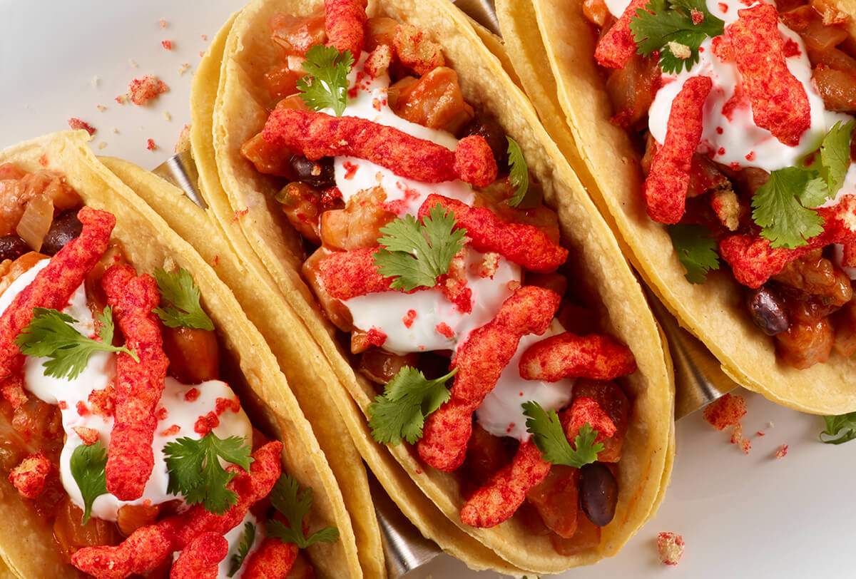 CHEETOS® FLAMIN' HOT® Limón Chicken Tacos